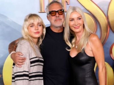 Titus Welliver is standing in between of Samantha Zara Edge and Cora McBride Walling Welliver.